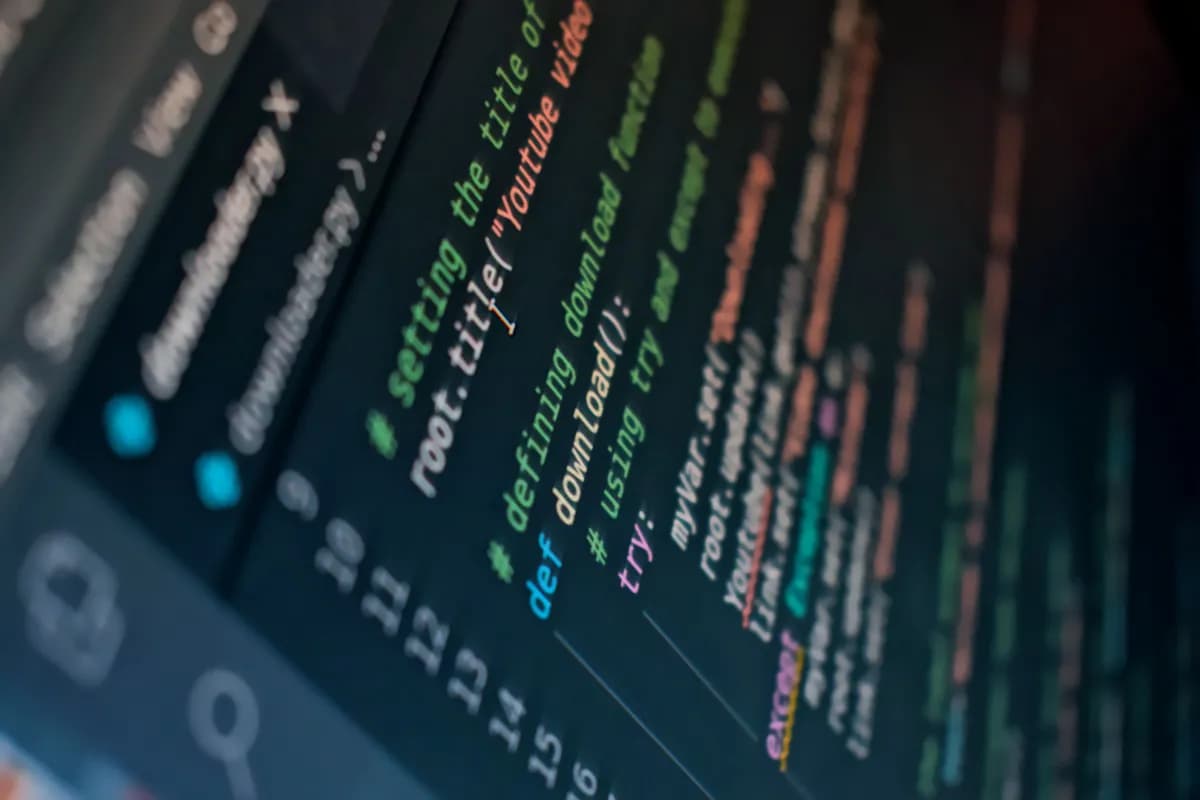 Code d'un algorithme de trading automatique affiché sur un écran d'ordinateur